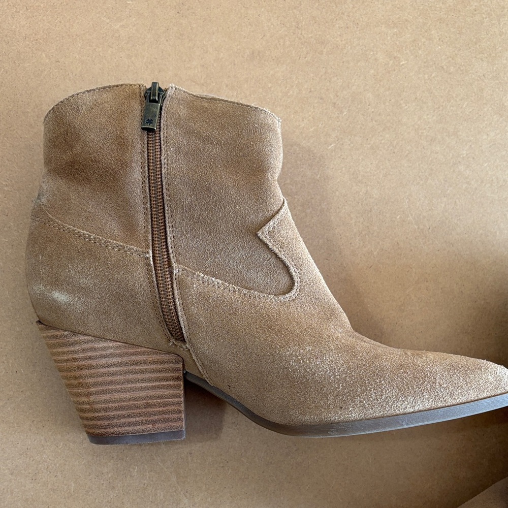 Lucky Brand Ellamy Suede Western Ankle Boots Tan 7.5 Pointed Toe Rodeo Cowgirl - Picture 4 of 14